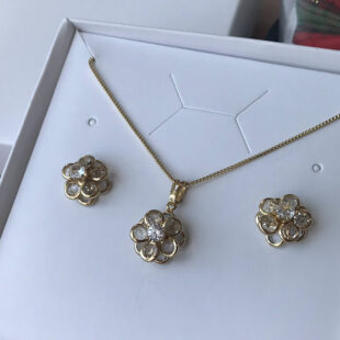 Conjunto-flor-de-zircônia-banhado-a-ouro