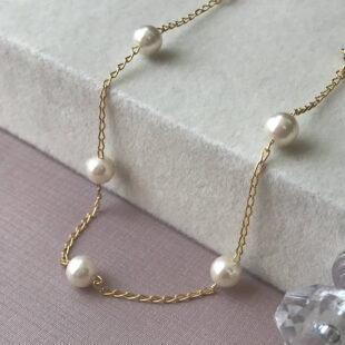 Pulseira-perolas-banhado-a-ouro