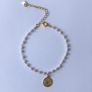 Pulseiras-perolas-e-mdalha-pai-nosso-banhado-a-ouro